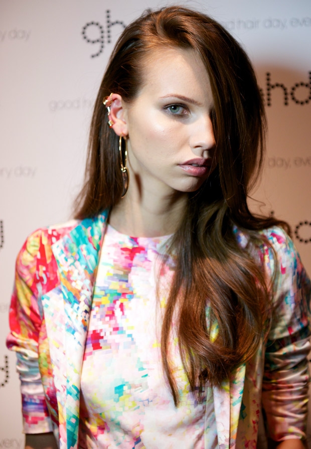 Tendance coiffure 2013 la raie sur le côté vu chez Talulah