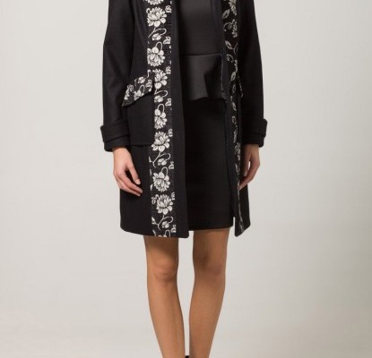 Anna-Field-Manteau-classique-–-noir-–-85€-415x600