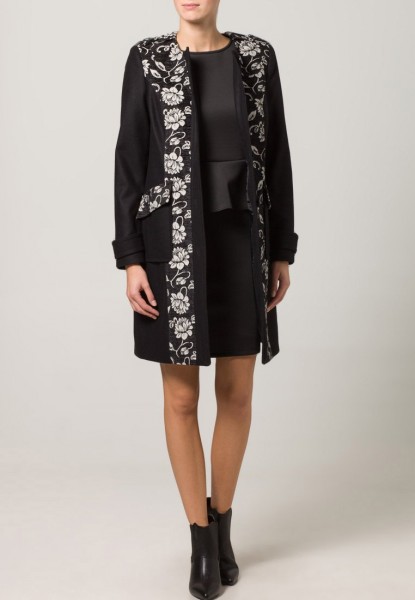Anna-Field-Manteau-classique-–-noir-–-85€-415x600