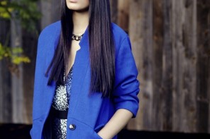 On redonne du peps à nos look hivernaux grâce au bleu