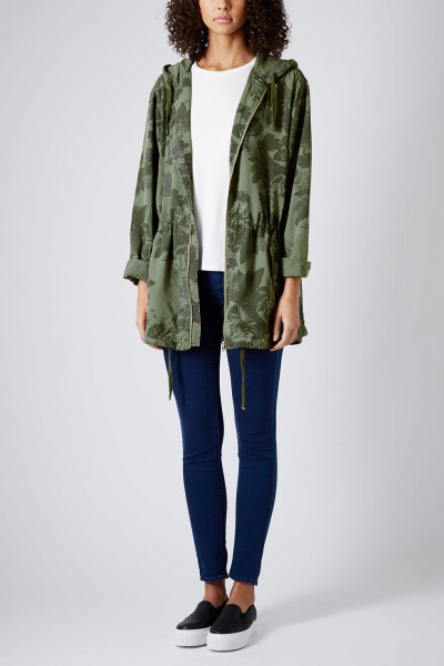 Parka en Tencel à fleurs 9800€ 2 400x600 10 manteaux pour femme stylés pour se protéger de la pluie 