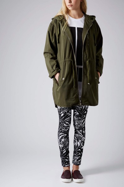 Parka légère kaki 7800€ 400x600 10 manteaux pour femme stylés pour se protéger de la pluie 