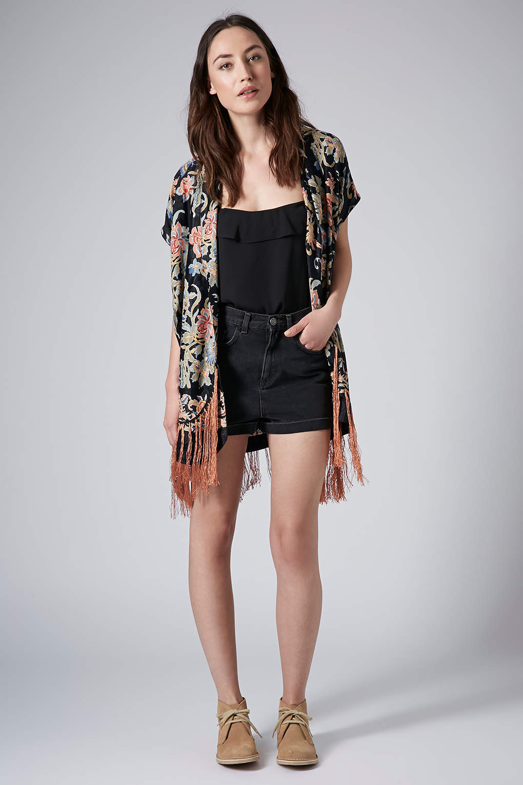 Kimono noir en jacquard à franges Tendance Frange : 20 pièces qui vous irons Frangement bien