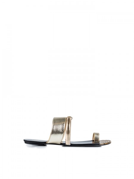Sandales en similicuir RIVER ISLAND. 450x600 7 sandales plates ultra chic qui vont feront oublier vos talons cet été 