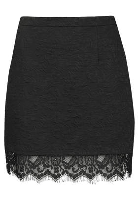 Jupe courte avec ourlet en dentelle – 46 €