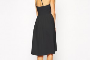 Soyez sexy et élégante avec ces 15 magnifiques robes dos nus
