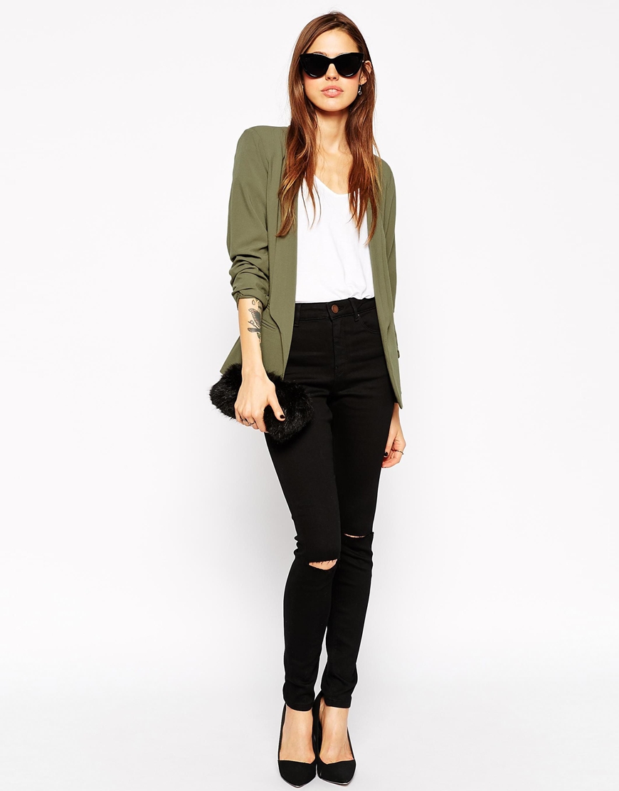 ASOS - Blazer en crêpe à revers étroits - 56,99 €