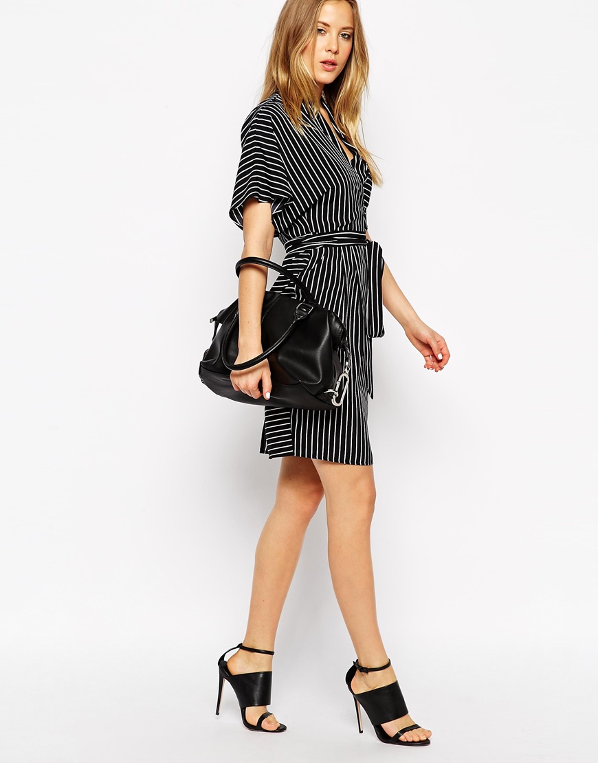 ASOS - Robe cache-cœur style kimono à fines rayures - 64,99 €