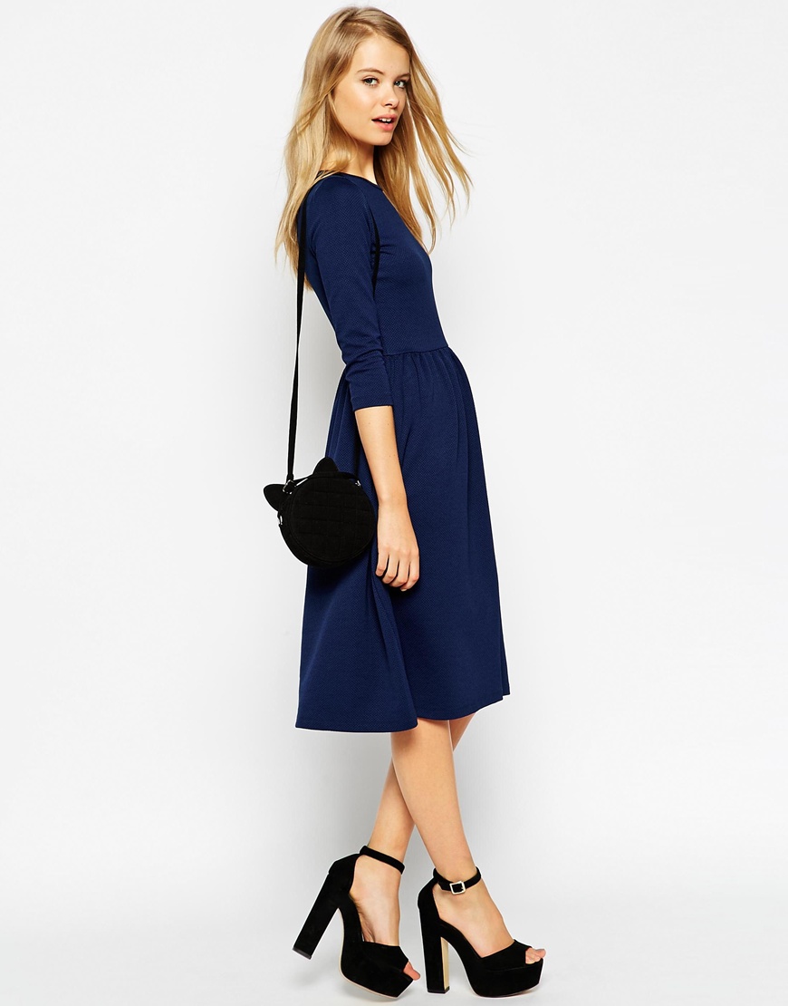 ASOS - Robe patineuse mi-longue texturée à manches ¾ - 38,99 €