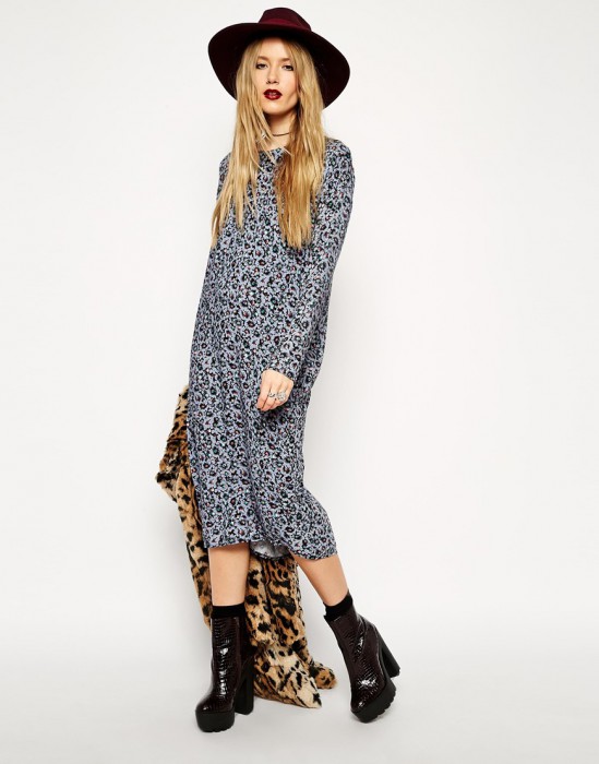 ASOS Reclaimed Vintage - Robe mi-longue à imprimé pensées bleues