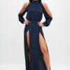 robe-longue-bleue-marine–coupe-fendue